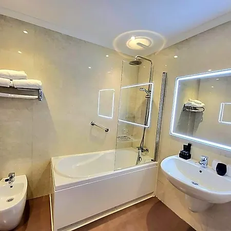 فندق Capitol Boutique 3*